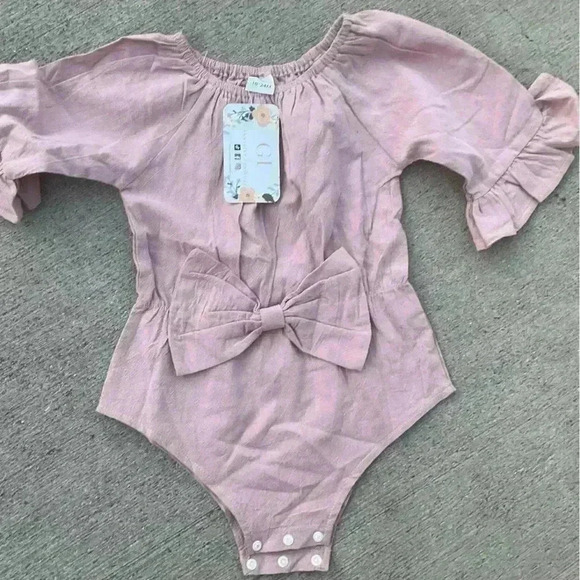 Pink baby bow romper - Picture 2 of 7